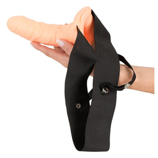 Hollow Strap-on für sie und für ihn, hautfarbe hell, von einem paar getragen