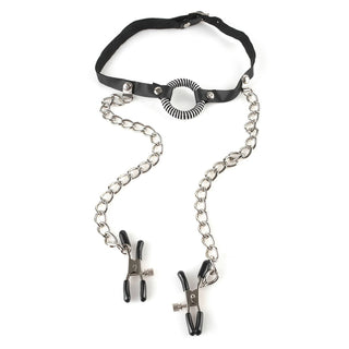 O-ring gag with Nipple Clamps, Fesselgurt mit Mundknebel und Nippelklemmen