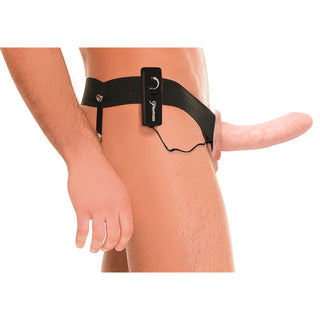 Vibrierender hohler Strap-on mit Fernbedienung in heller Hautfarbe