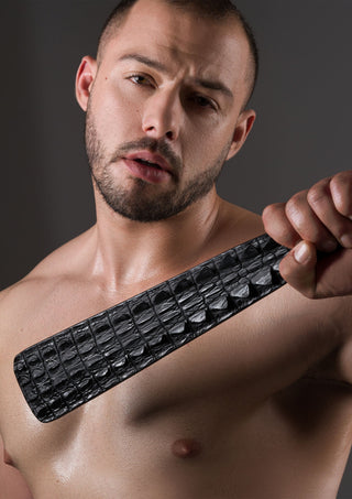 AVANZA FEROS Croc-Embossed Paddle Klatsche Schwarz