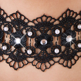 Embroidery collar with rhinestones