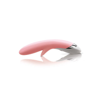 https://cdn.shopify.com/s/files/1/0858/5759/9815/files/46812_DannyDivido_CR_liegend.jpg?v=1765374684