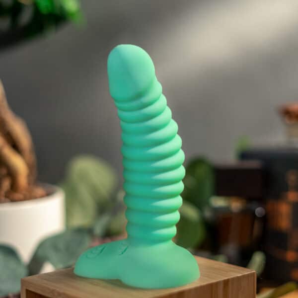 Dicker Dildo: Hills of Love