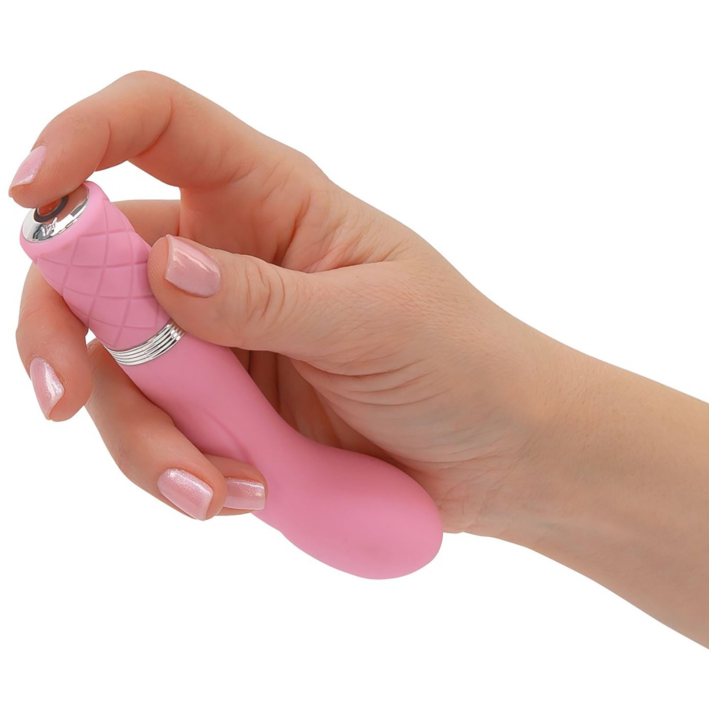Racy Luxurius Mini Massager von Pillow Talk, ein G-Punkt Vibrator in rosa, von einer Hand bedient