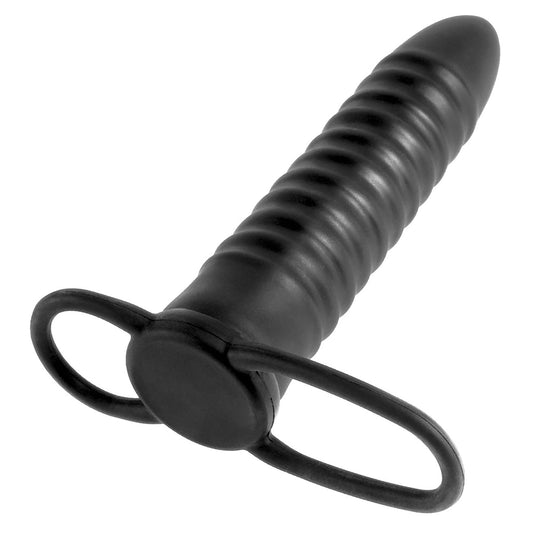 Ribbed Double Trouble, Penisring mit Analdildo in schwarz an Puppe