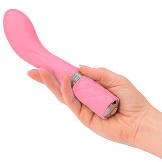 Sassy Luxurious G-Spot Massager, G-Punkt Vibrator von Pillow Talk in der Hand gehalten