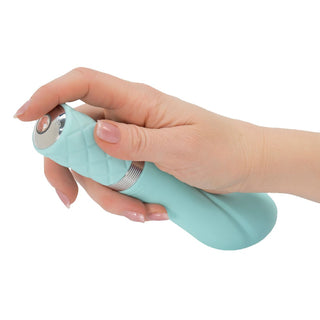 Sassy Luxurious G-Spot Massager, G-Punkt Vibrator von Pillow Talk bedient